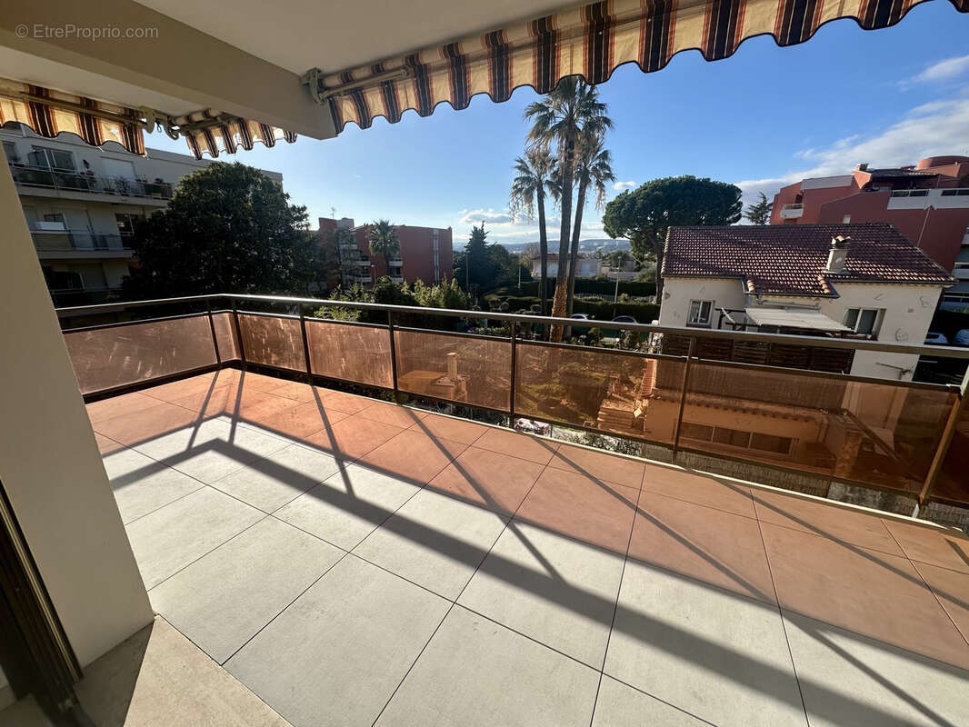 Appartement à SAINT-LAURENT-DU-VAR