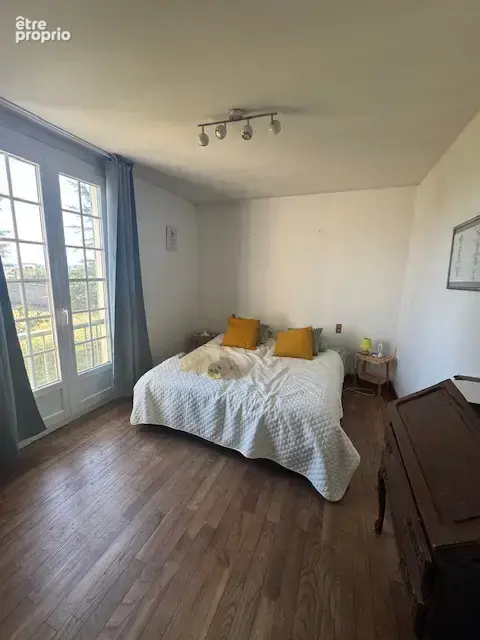 Maison familiale de 205m2 sur un terrain entièrement clos de 2200m2 - photo 12