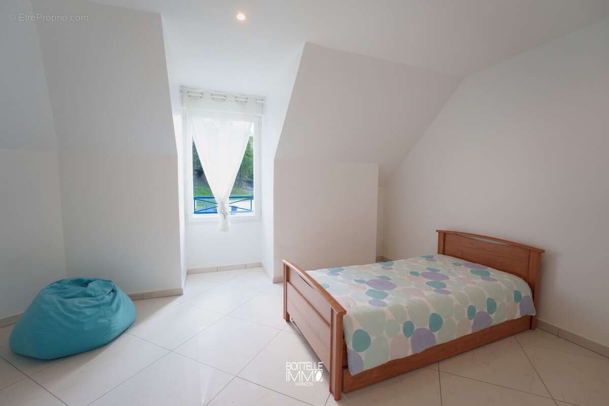 Maison à SAINT-PIERRE-LES-NEMOURS