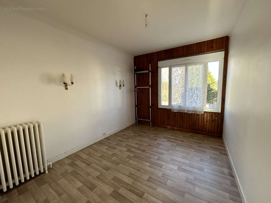 Appartement à MONTAIGNAC-SAINT-HIPPOLYTE