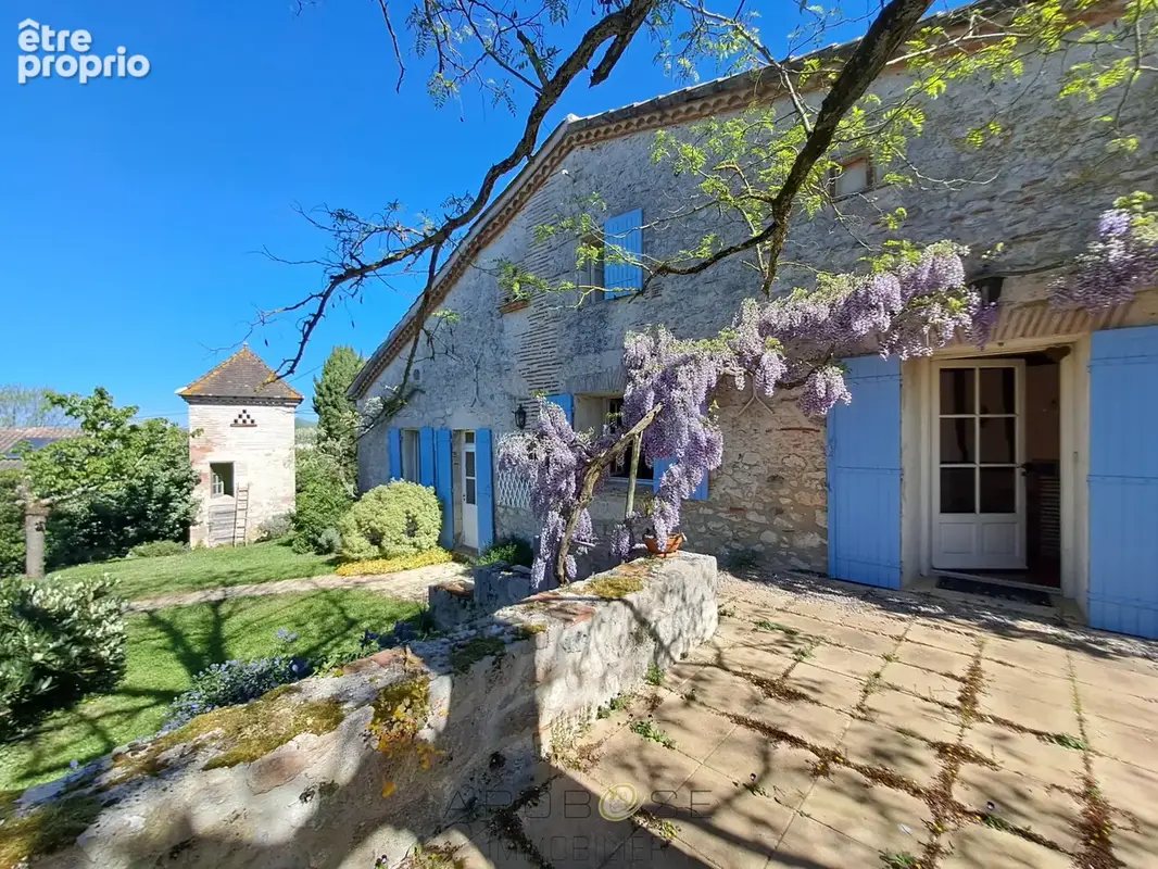 Maison de caractère en pierre dans un hameau . - photo 24