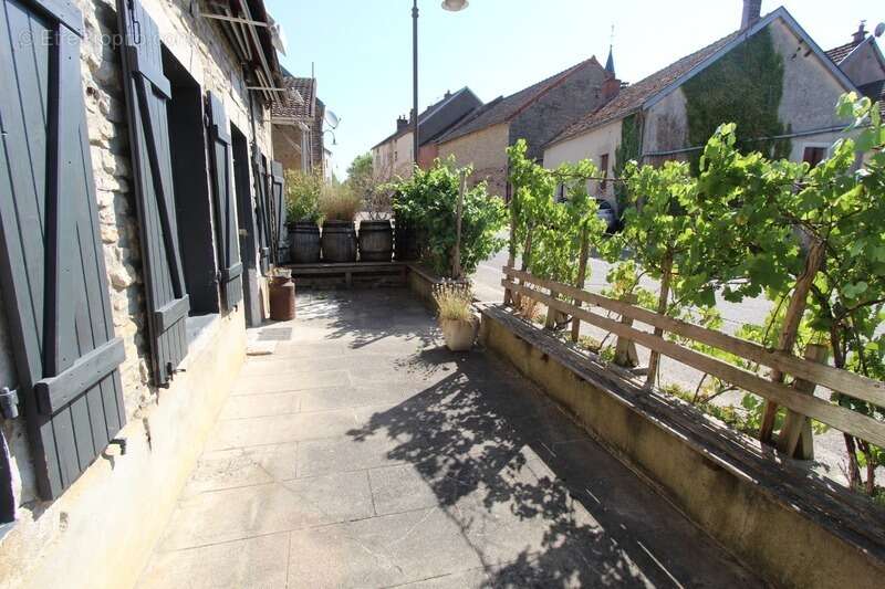 Dpt Côte d'Or (21), à vendre GISSEY SUR OUCHE maison de village P5 de 136 m², terrasse de 28 m² - photo 4