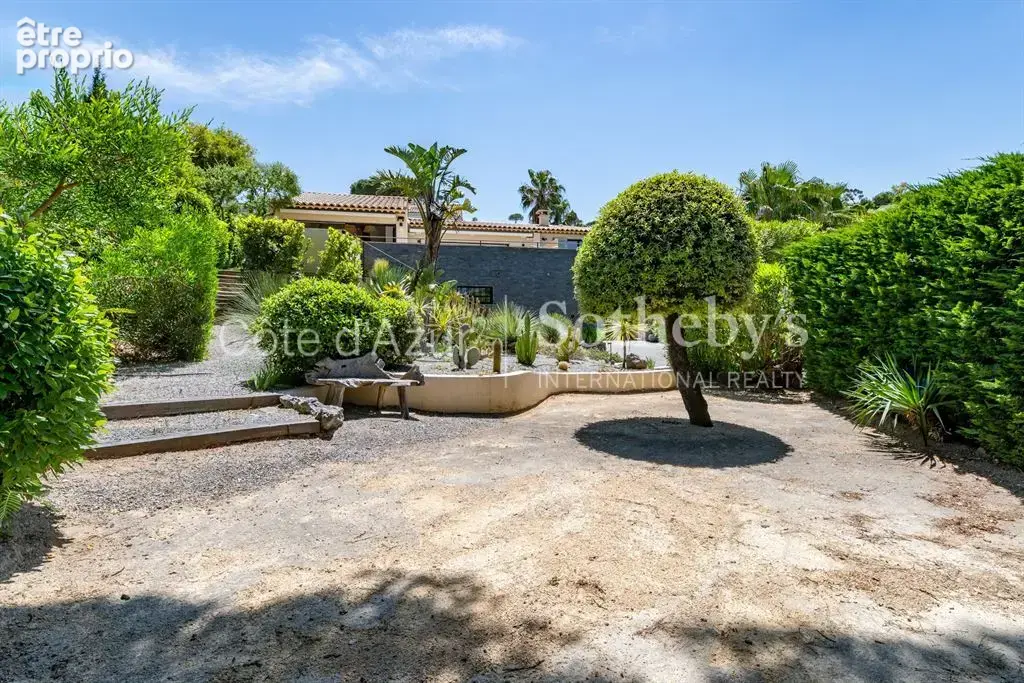 Villa contemporaine avec vue mer à vendre à Gassin, aux portes de Saint-Tropez. - photo 21