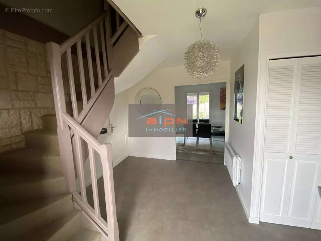 Maison à SAINT-ETIENNE-DU-ROUVRAY