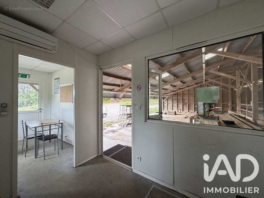 Commerce 700 m² à Sarran  - photo 5
