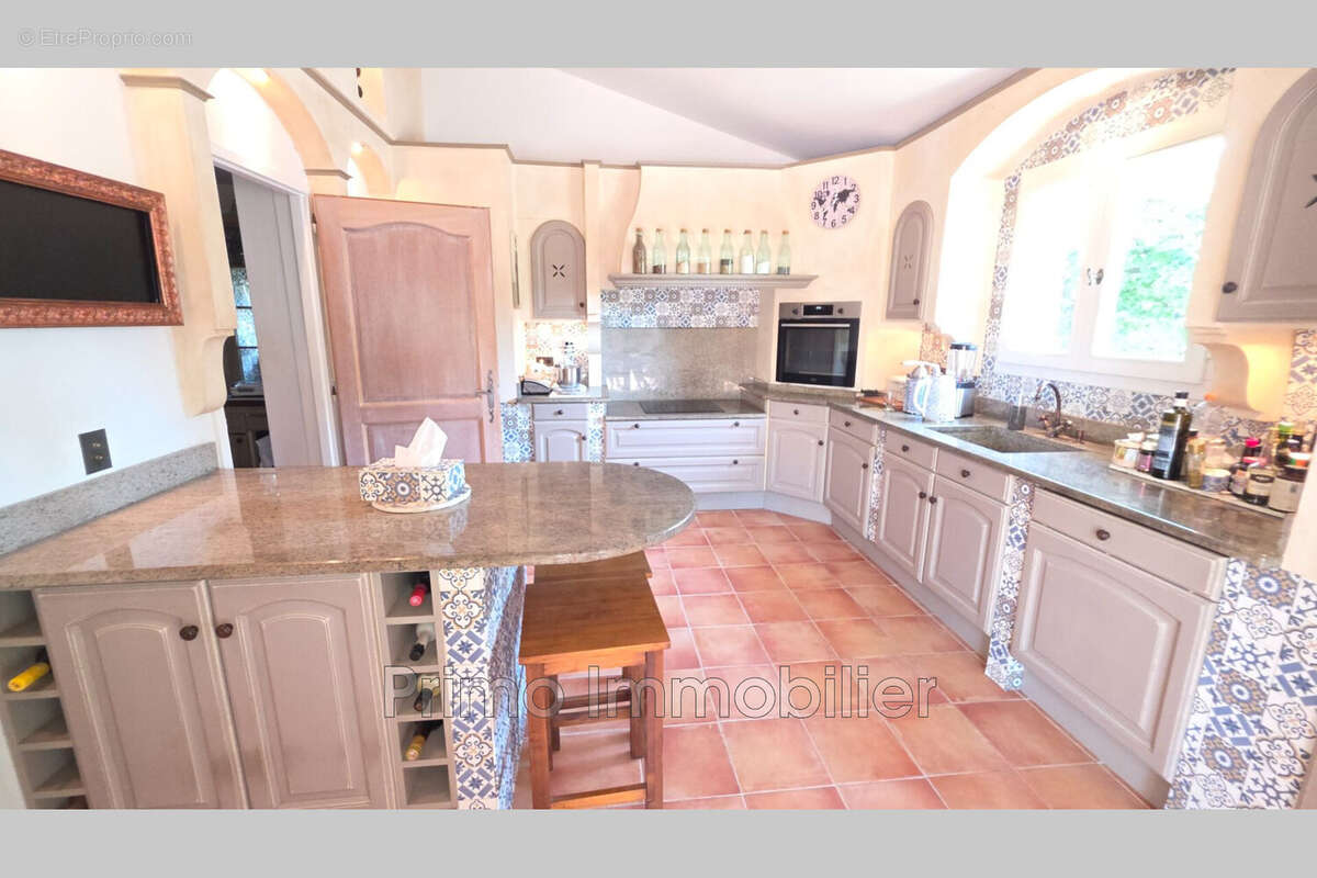 Maison 200 m² à Grimaud  - photo 7