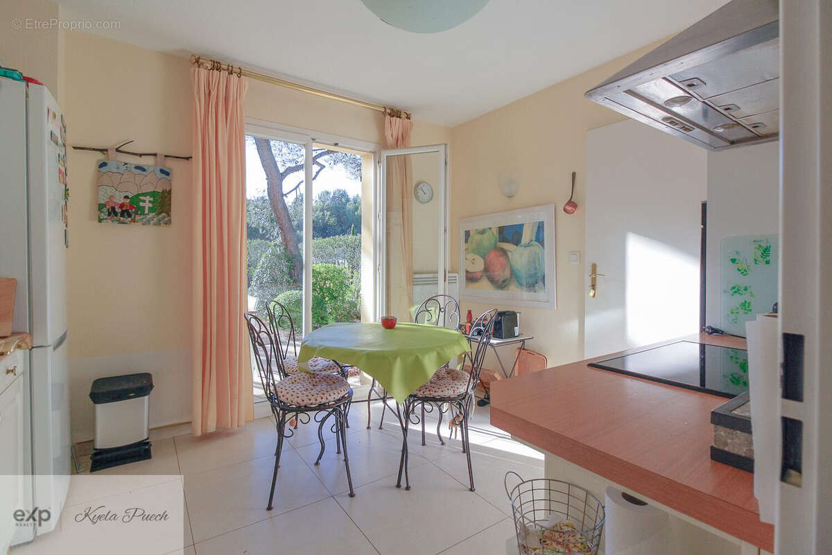 Kyela Puech- eXp Luxury France propose sur leDomaine de golf, Pont Royal, villa, piscine, jardin, suite de plain-pied - Maison à MALLEMORT