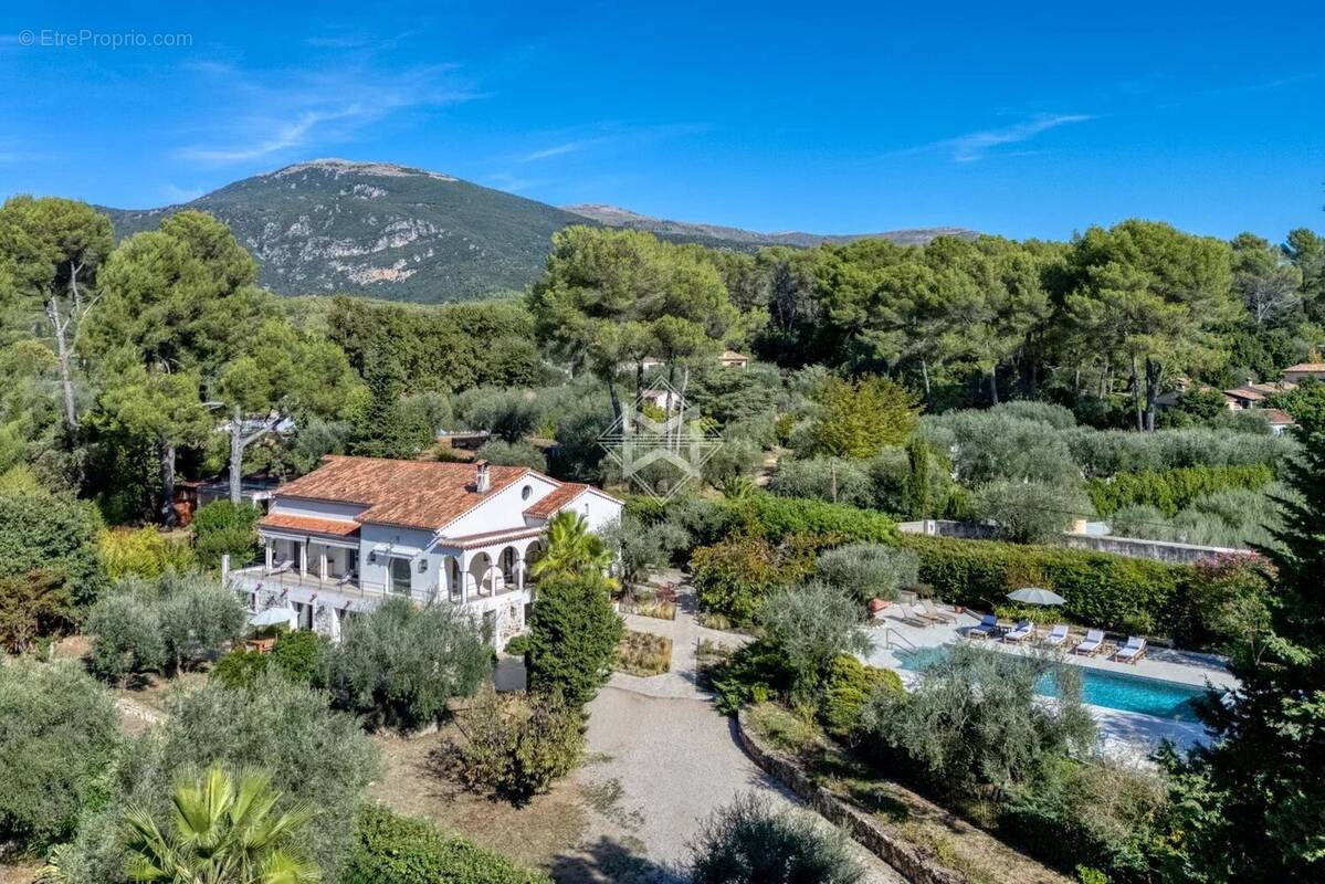 Maison à ROQUEFORT-LES-PINS