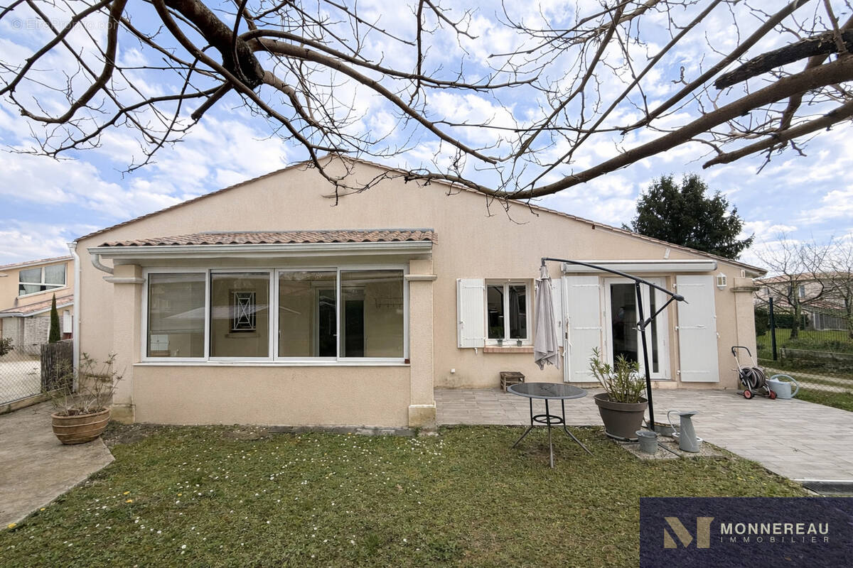 Maison à SAINT-YRIEIX-SUR-CHARENTE