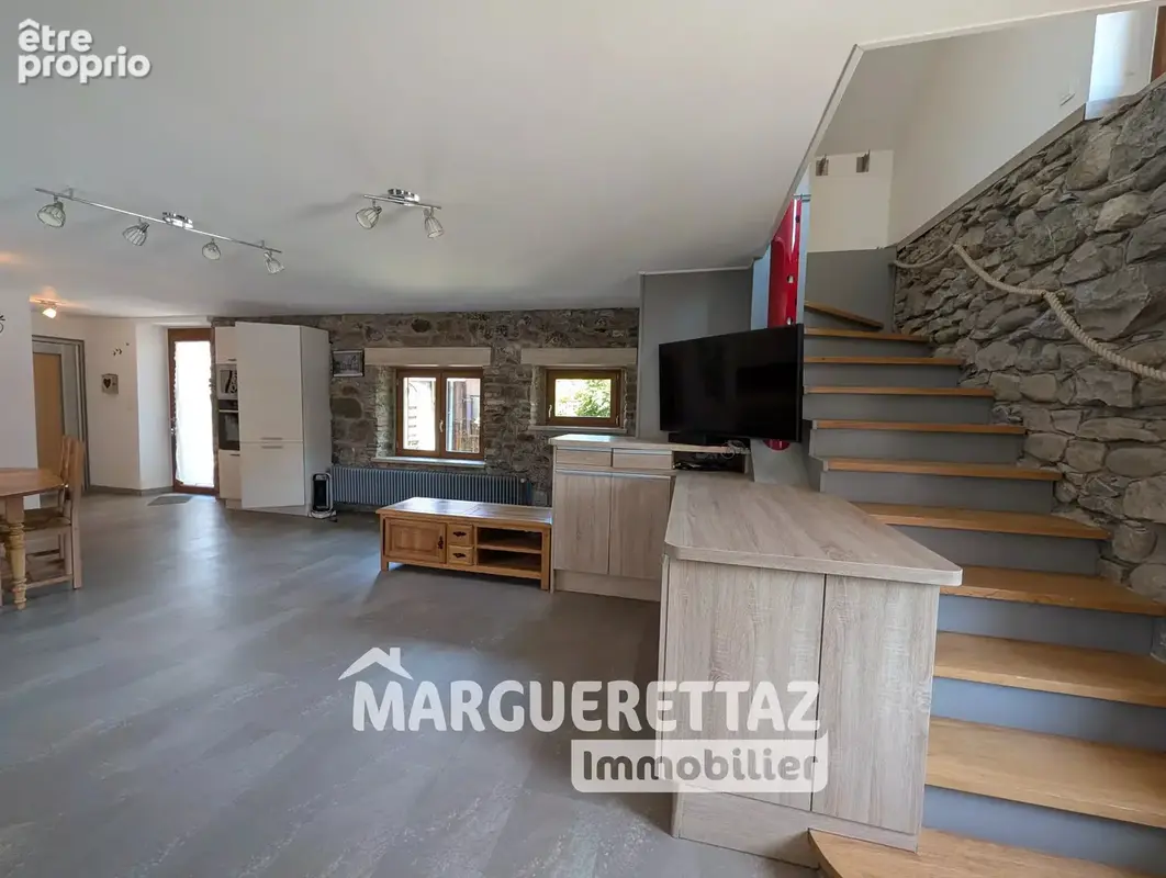 Maison de village en pierre en plein coeur de boege - photo 10
