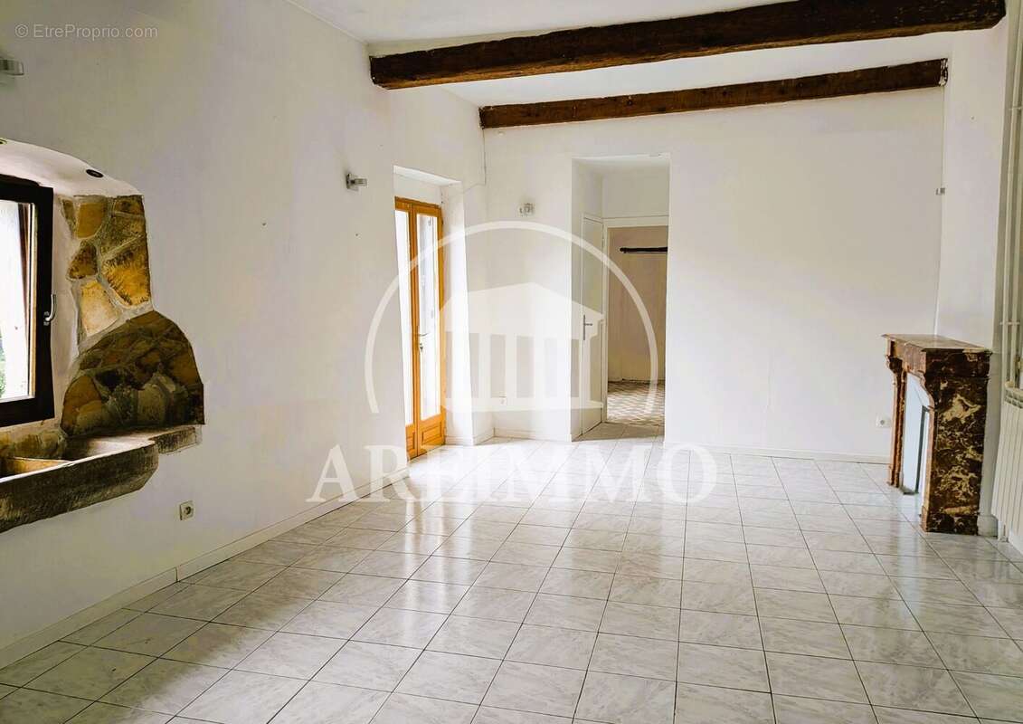 Maison 92 m² à Saint-Martin-De-Londres  - photo 2