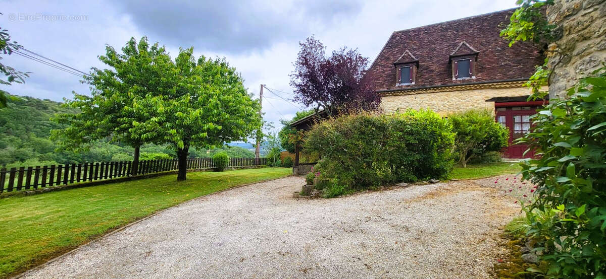 Maison à LE BUISSON-DE-CADOUIN