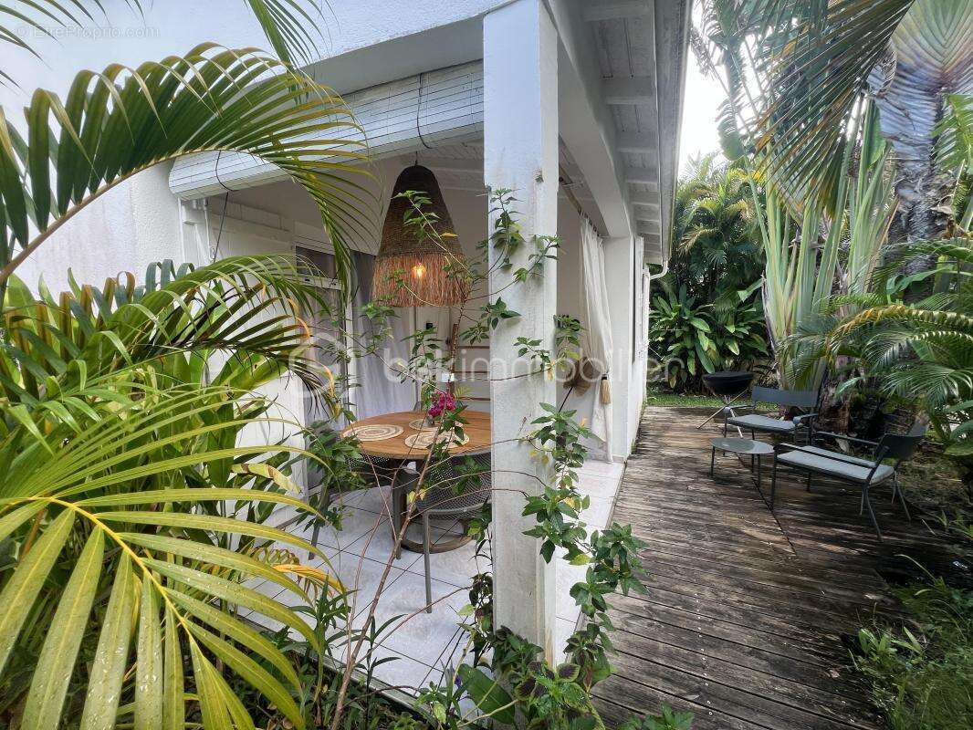 Commerce à SAINTE-ANNE