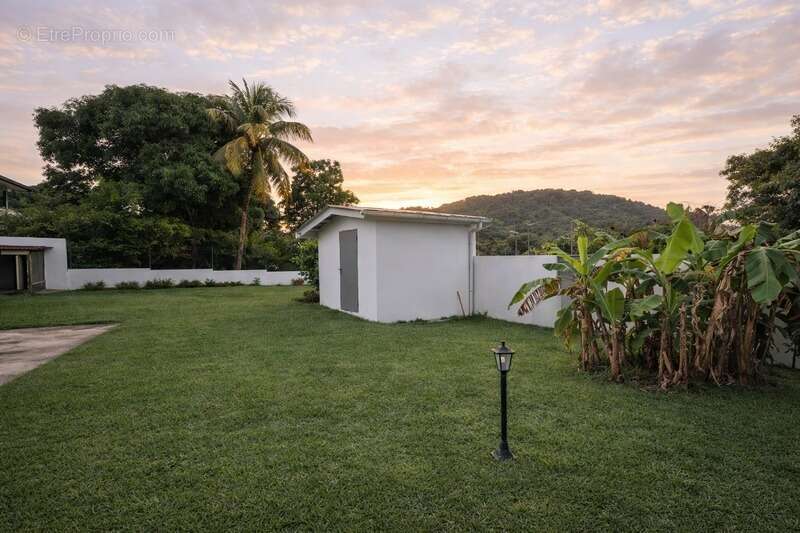 Maison à REMIRE-MONTJOLY