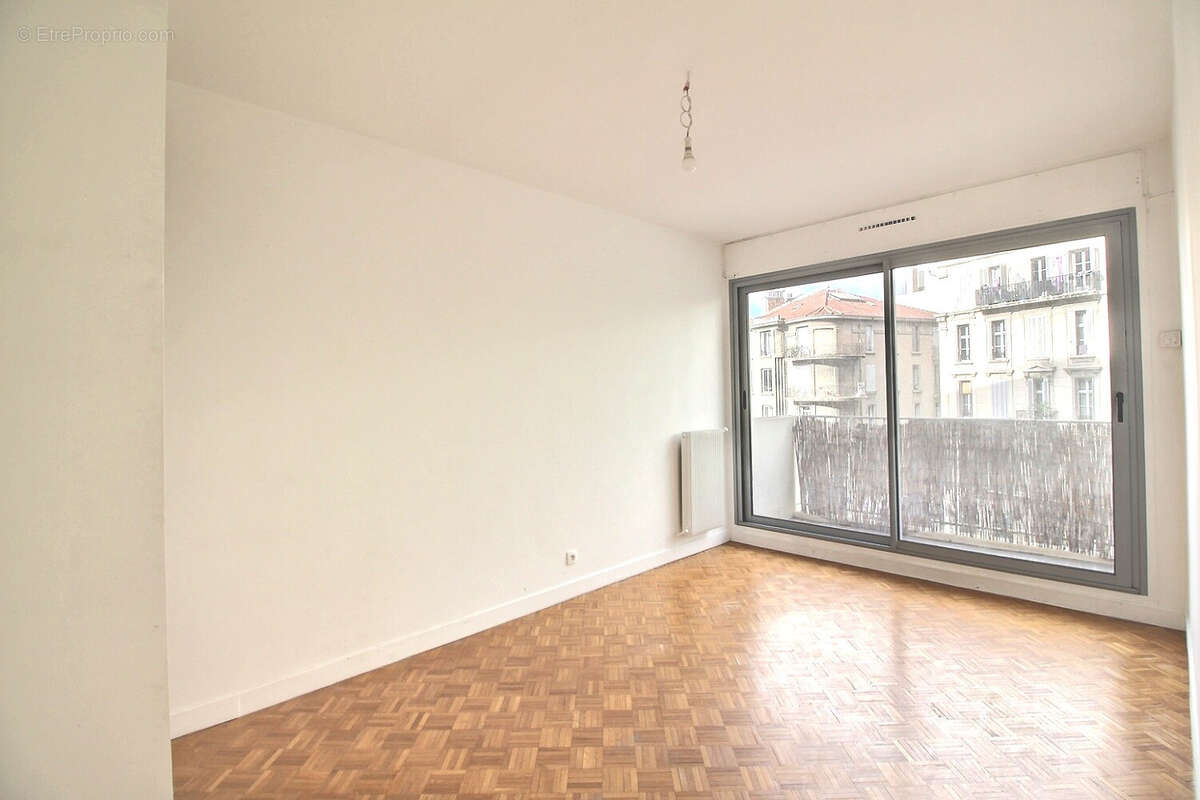 Appartement à MARSEILLE-5E