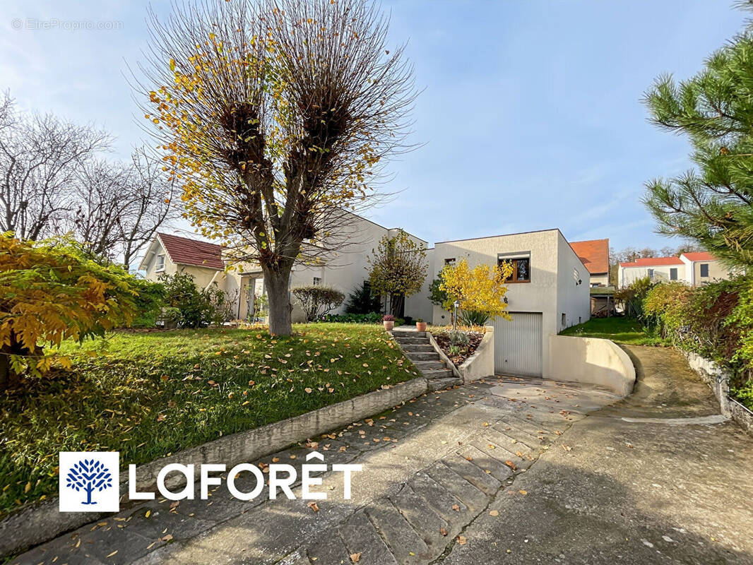 Maison à SAULX-LES-CHARTREUX