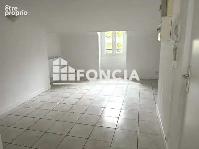 Vente - Appartement - 2 pièces + cuisine - 28 m² - 76 000 € - - photo 1