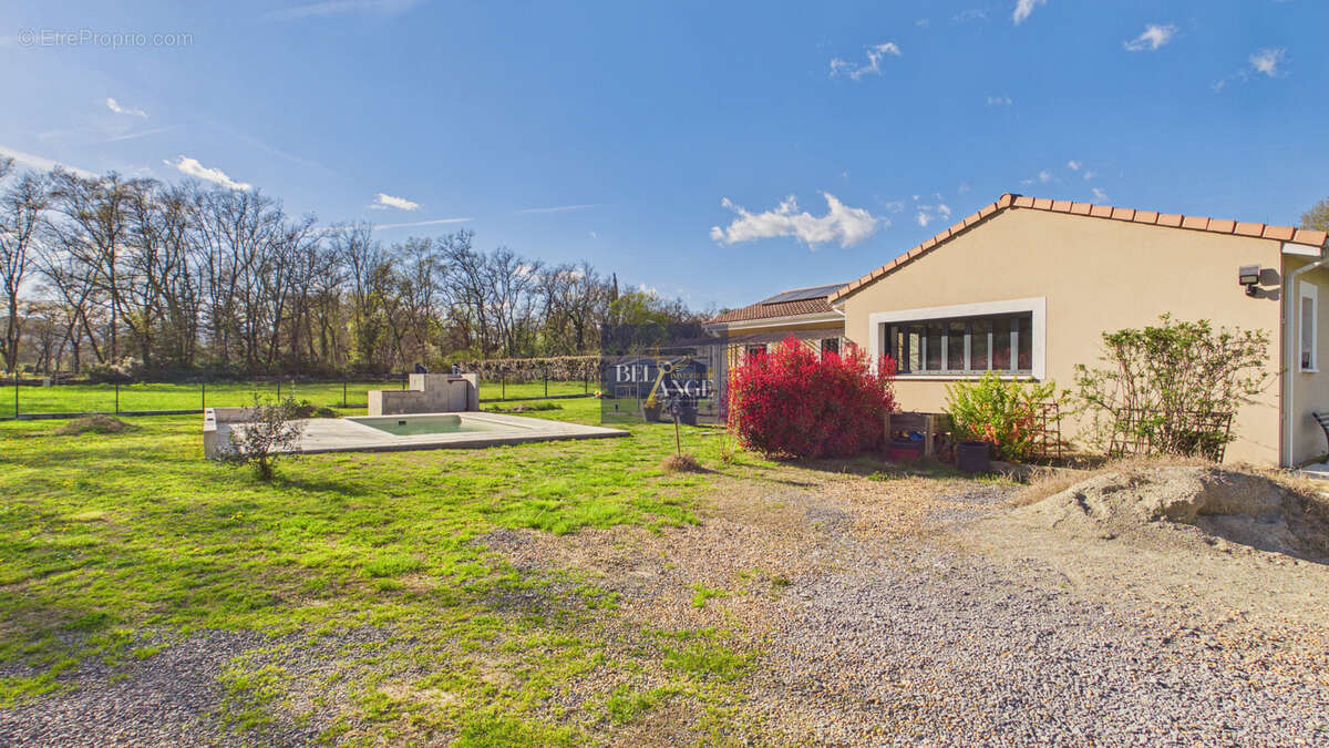 Maison à BERRIAS-ET-CASTELJAU
