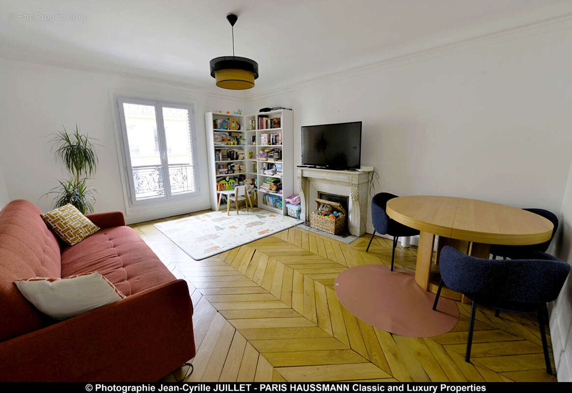 Appartement à PARIS-17E