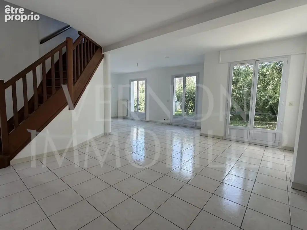 Maison 6 pièces 178 m² à vendre à Vernon (27200) - photo 2