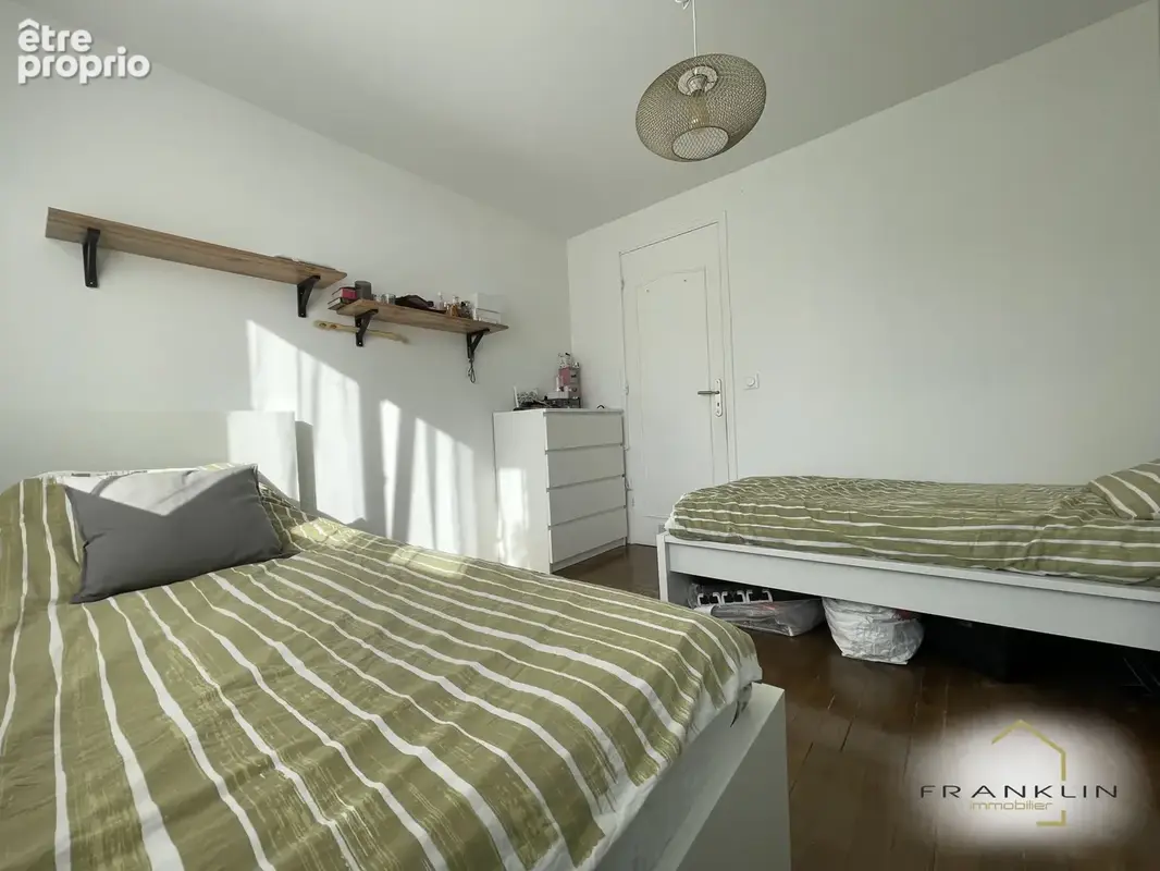 Tremblay-en-France, Pavillon traditionnel édifié sur un rez-de-jardin - 3 chambres - 402 m2 de terrain - photo 14