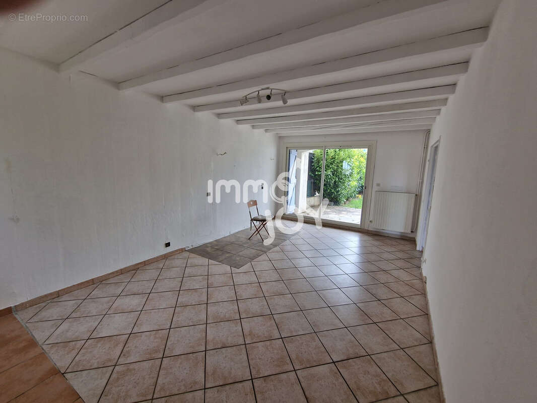 Maison à VILLEMOUSTAUSSOU
