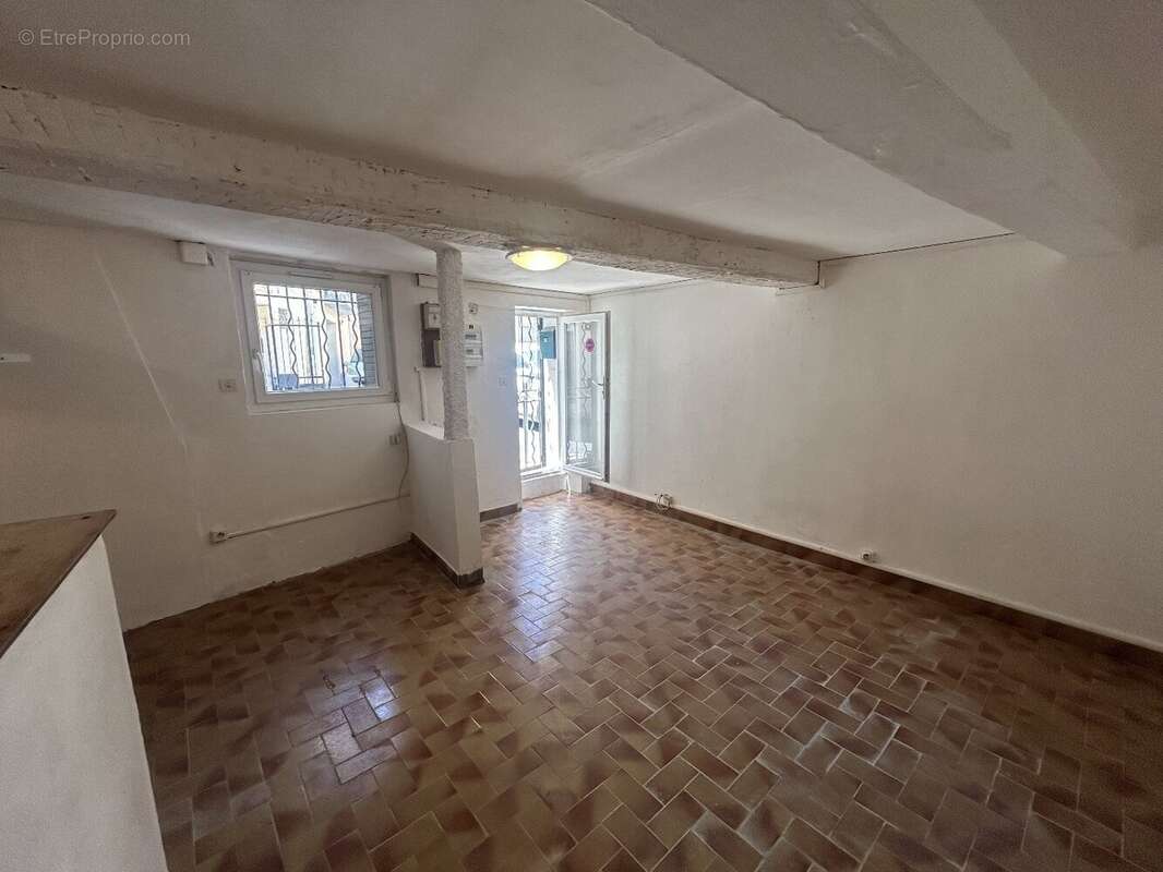 Béziers Centre  Charmante maison de ville en pierres de 63 m² - photo 3