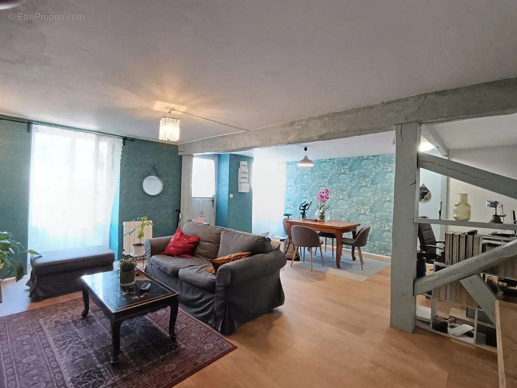 Maison à SAINT-CYR-SUR-MORIN