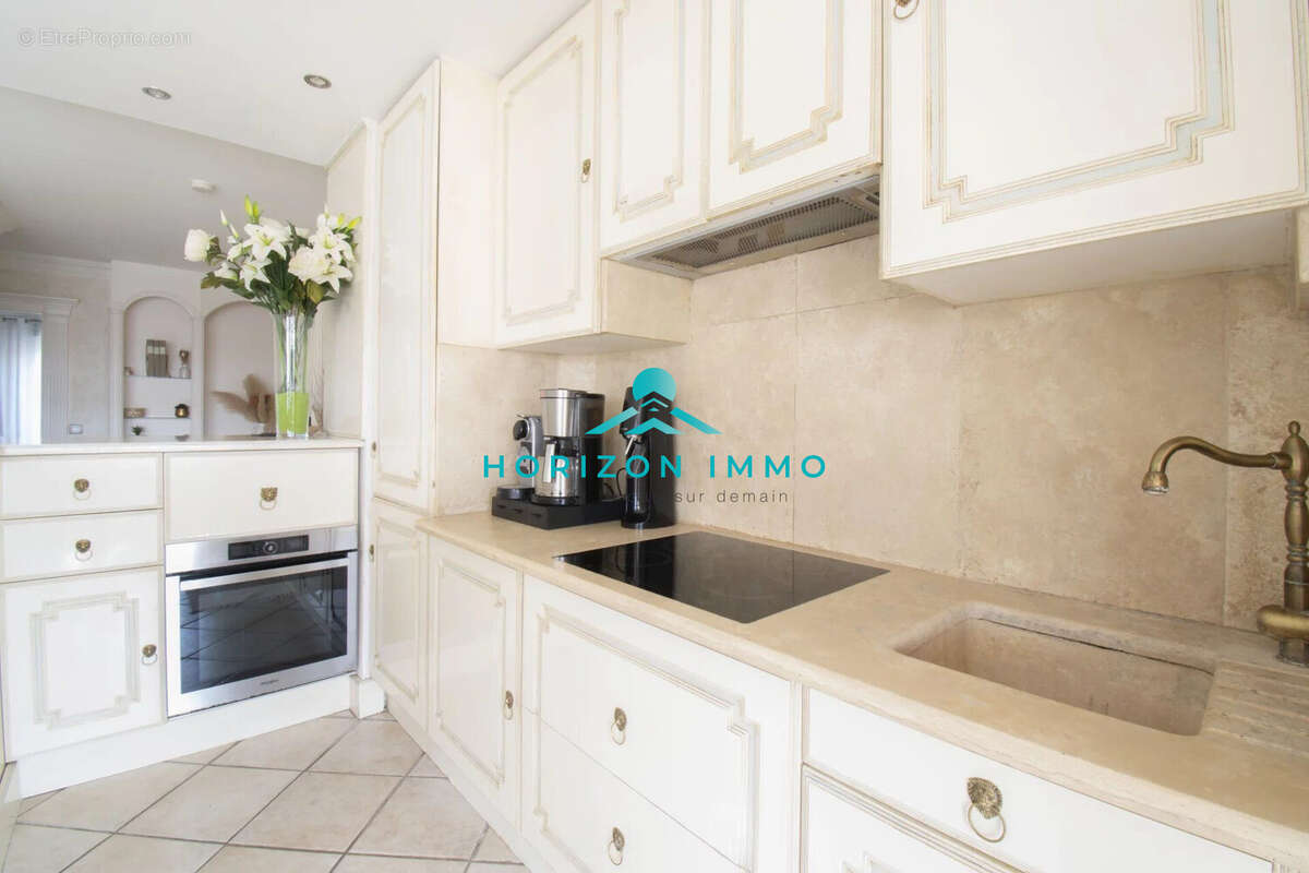 Appartement à SAINT-LAURENT-DU-VAR