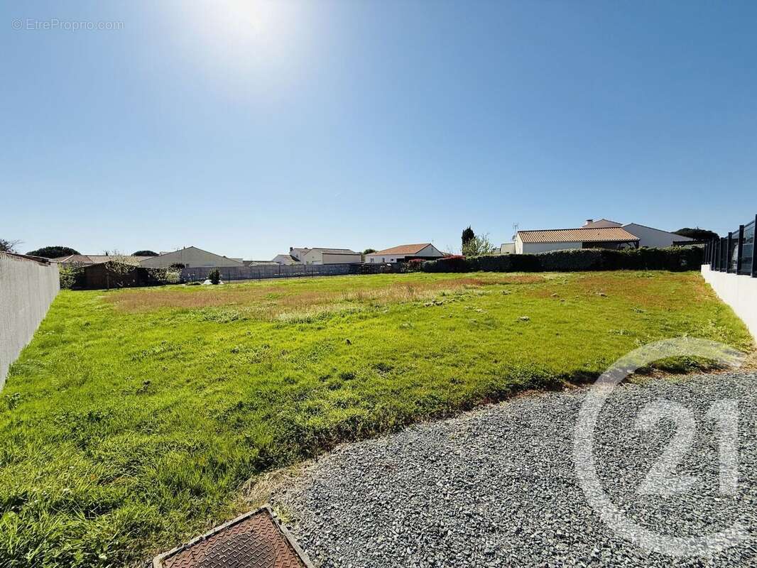 Terrain à TALMONT-SAINT-HILAIRE