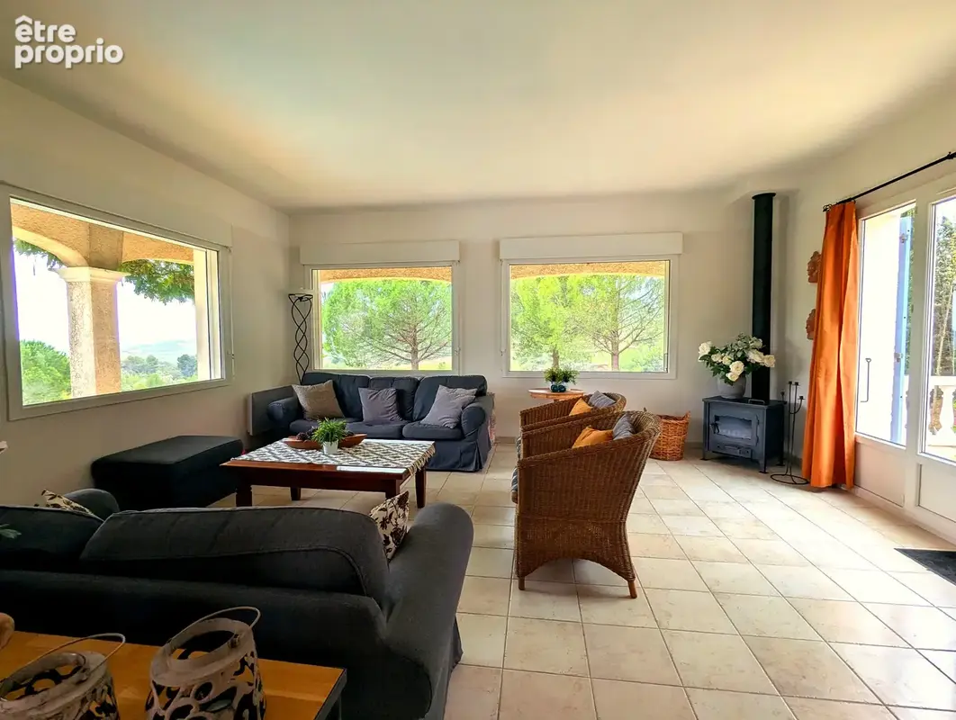 Villa d'architecte avec piscine, vues dégagées et grand terrain - photo 5