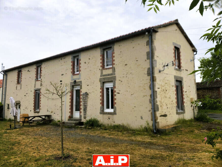 Maison à POUZAUGES