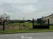 Venez découvrir ce terrain aux nombreuses possibilités, idéal pour concrétiser votre projet immobilier ! - Terrain à VERSIGNY