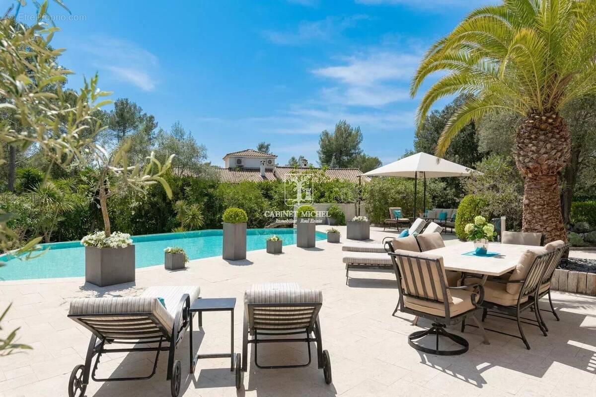 Maison à ROQUEFORT-LES-PINS