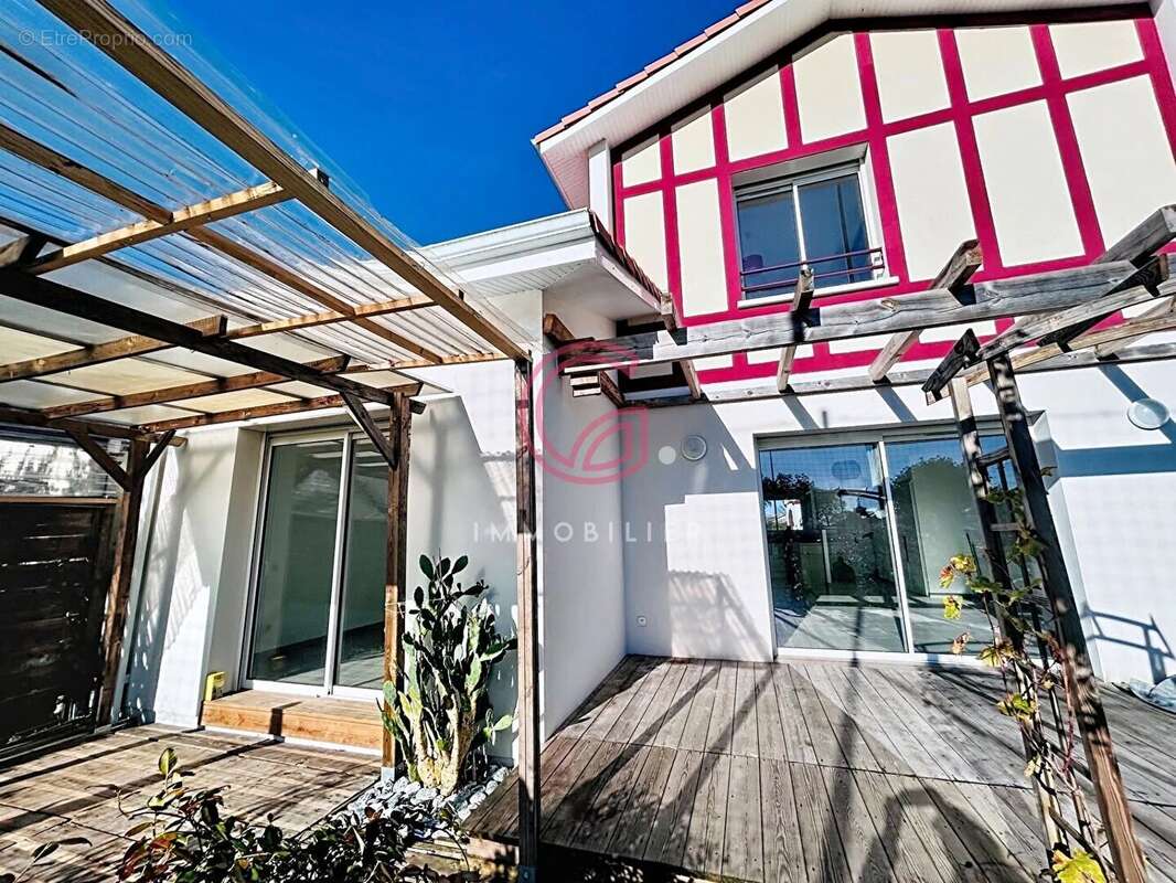 Maison à PARENTIS-EN-BORN