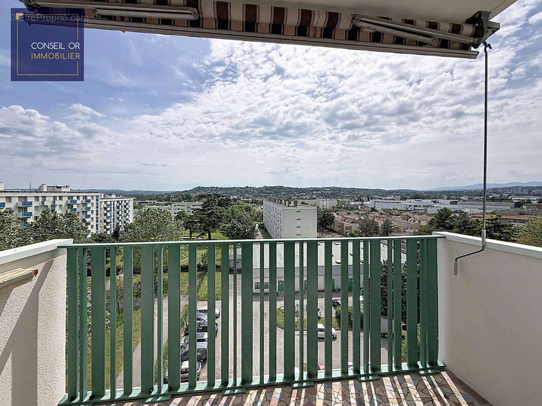 Appartement à PIERRE-BENITE