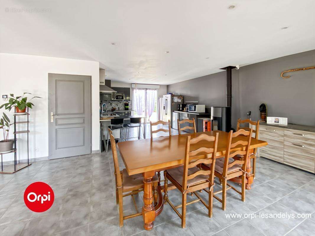 À Vendre Pavillon RT2012 - séjour (42 m²)  3 chambres  Terrain 812 m² - photo 7
