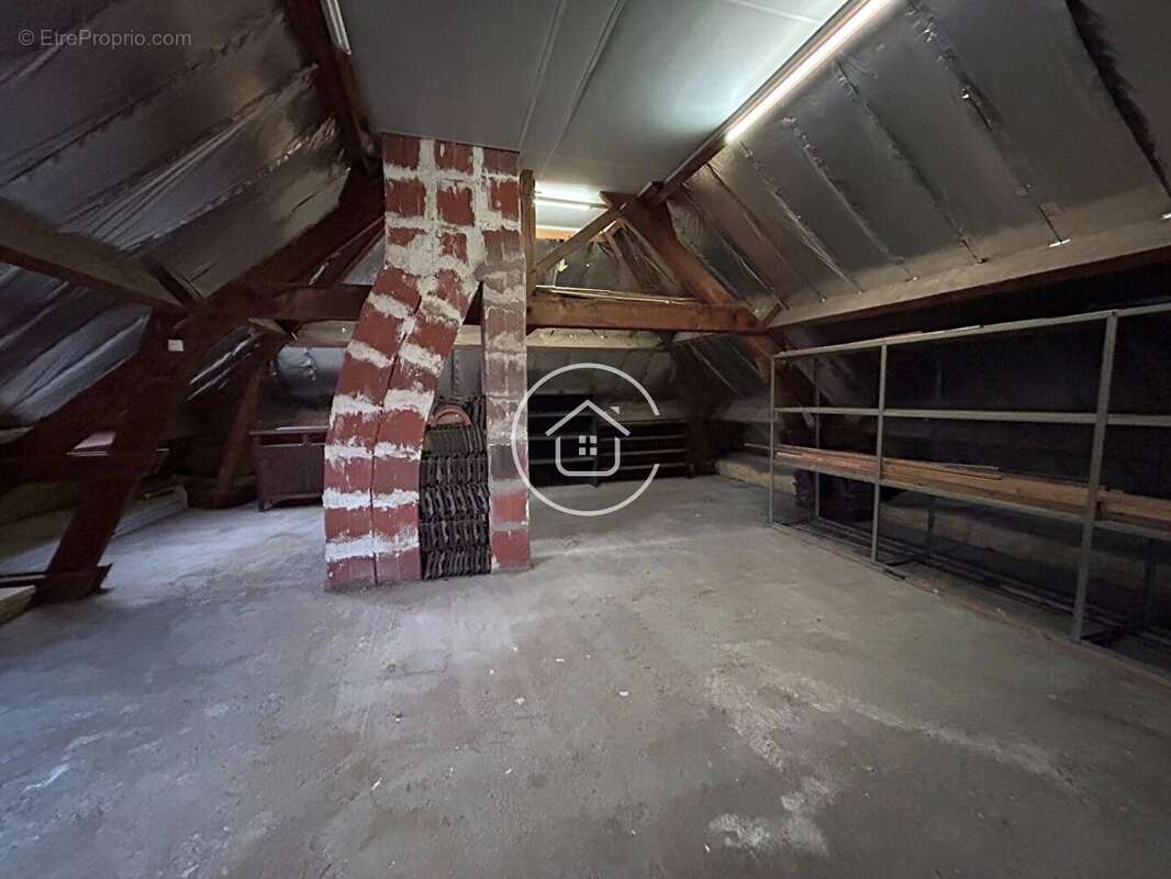 Maison à SAINT-SULPICE-DE-POMMERAY