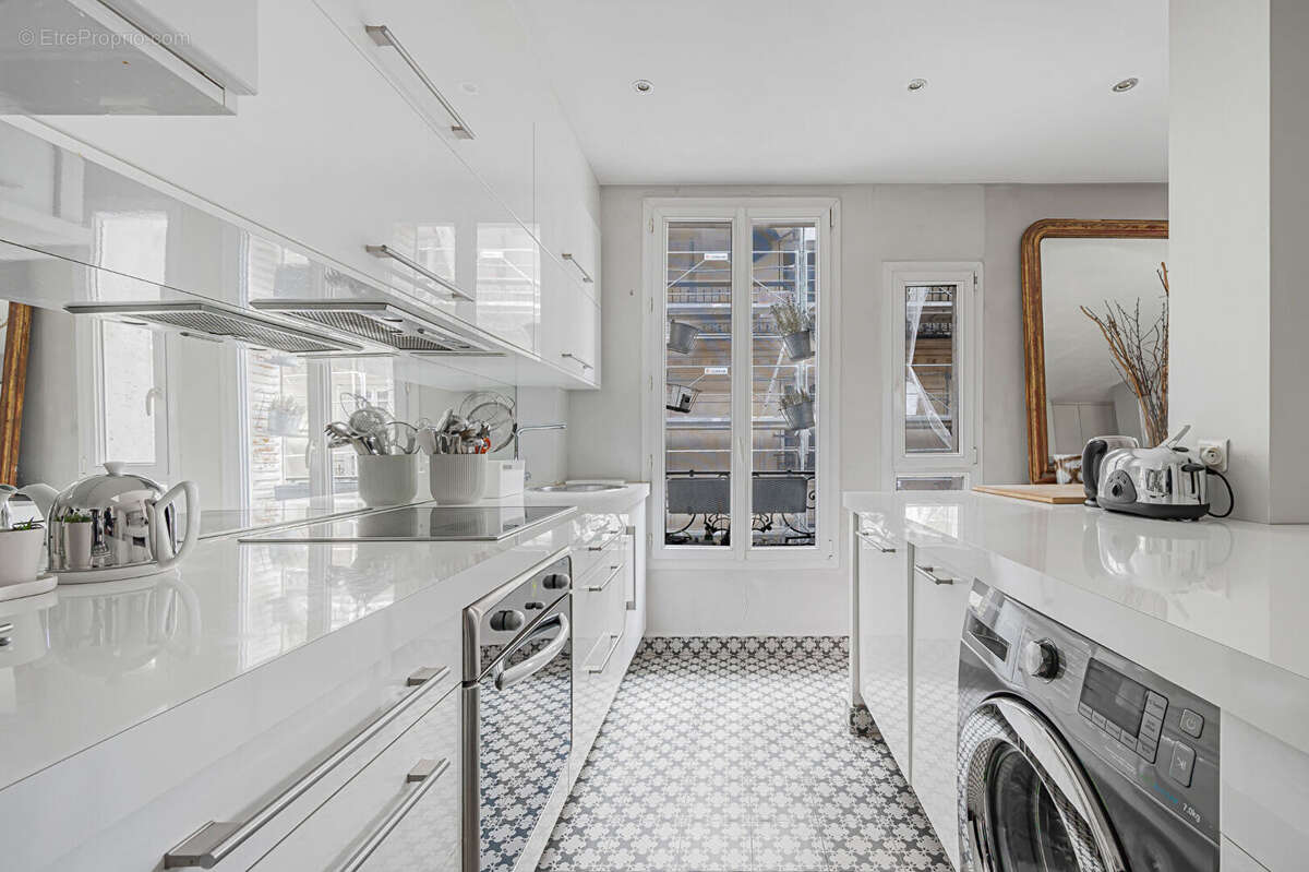 Appartement à PARIS-14E