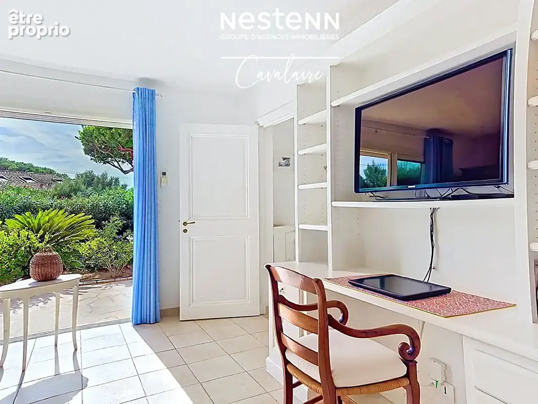 AU CALME et TOUT A PIED - Splendide appartement 5 pièces de plain-pied Cavalaire-sur-Mer un véritable bijou d'exception avec 2 s - photo 15