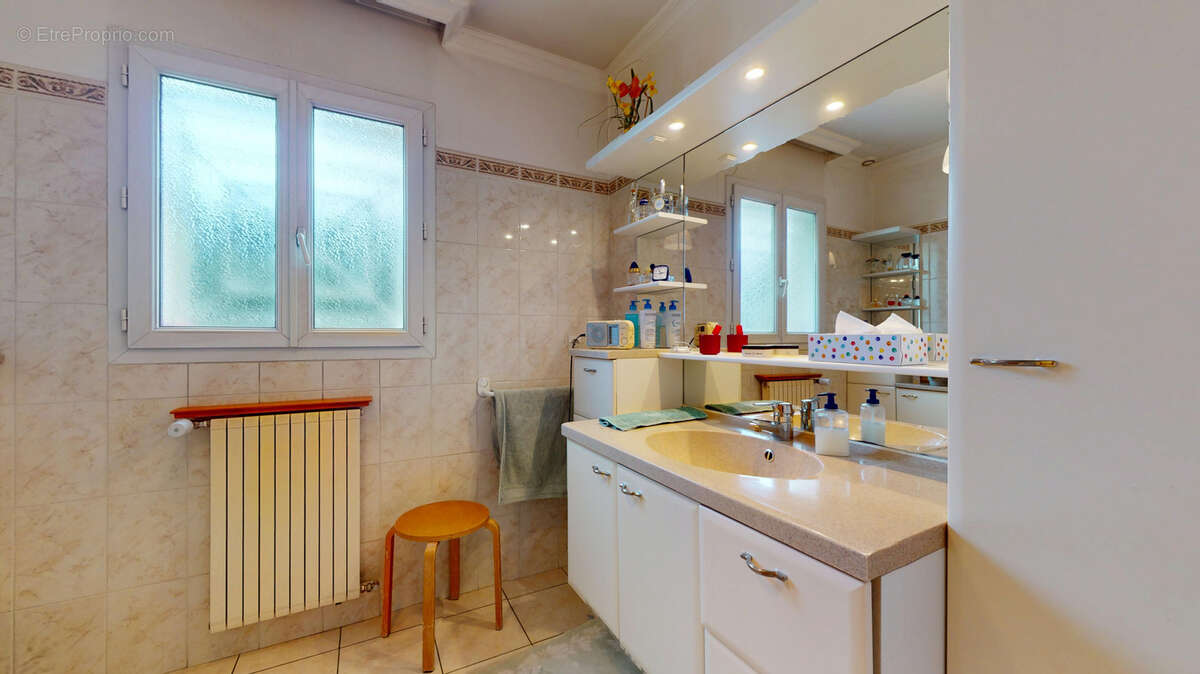 Maison à SAINTE-GENEVIEVE-DES-BOIS