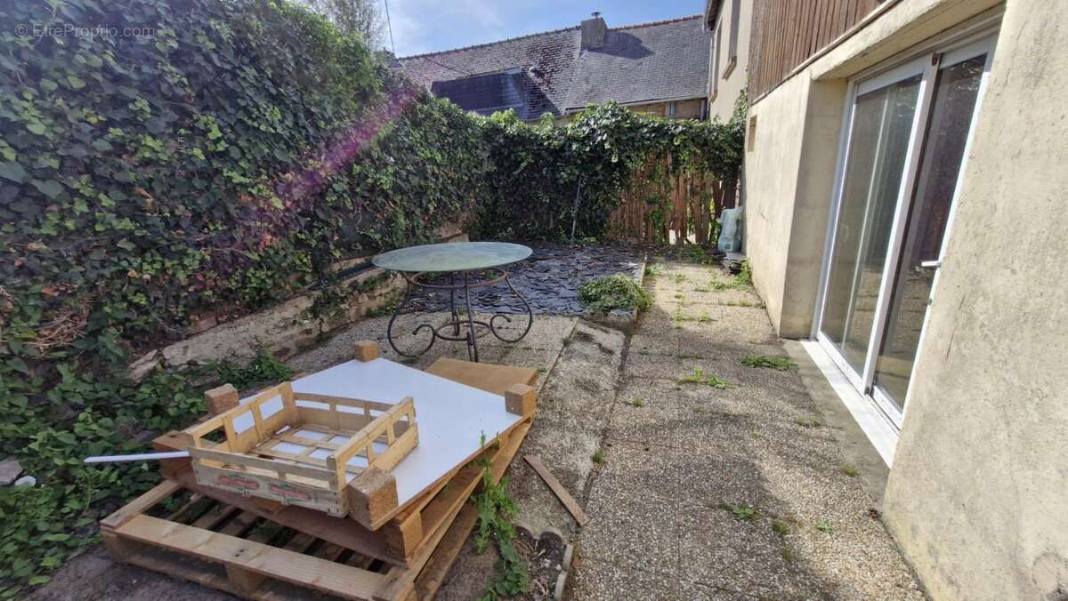 Maison de bourg en pierre avec jardin intime et stationnemen - photo 8