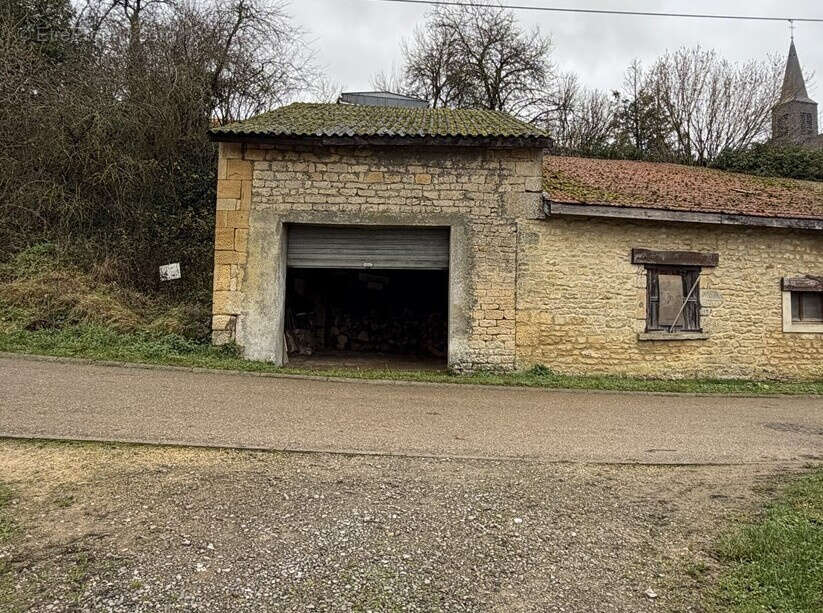 Parking à PETIT-FAILLY