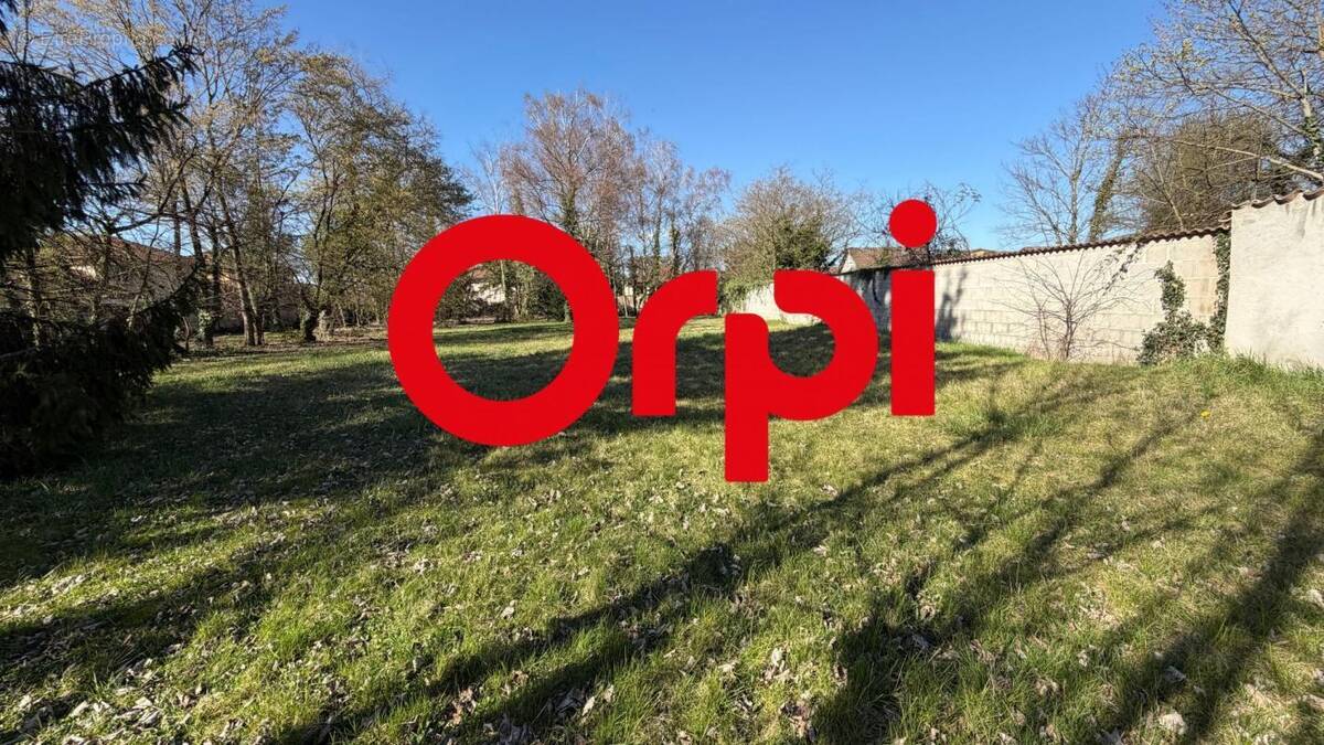 Terrain à PONT-DE-CHERUY