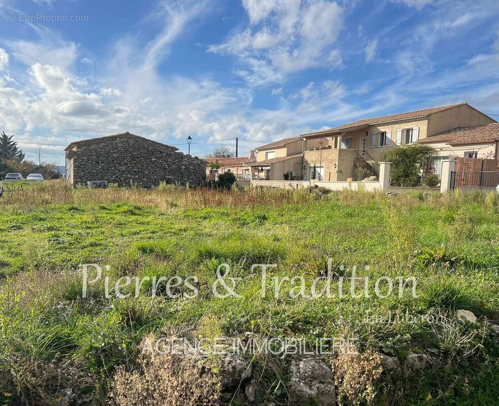 Terrain à SAINT-MARTIN-DE-CASTILLON