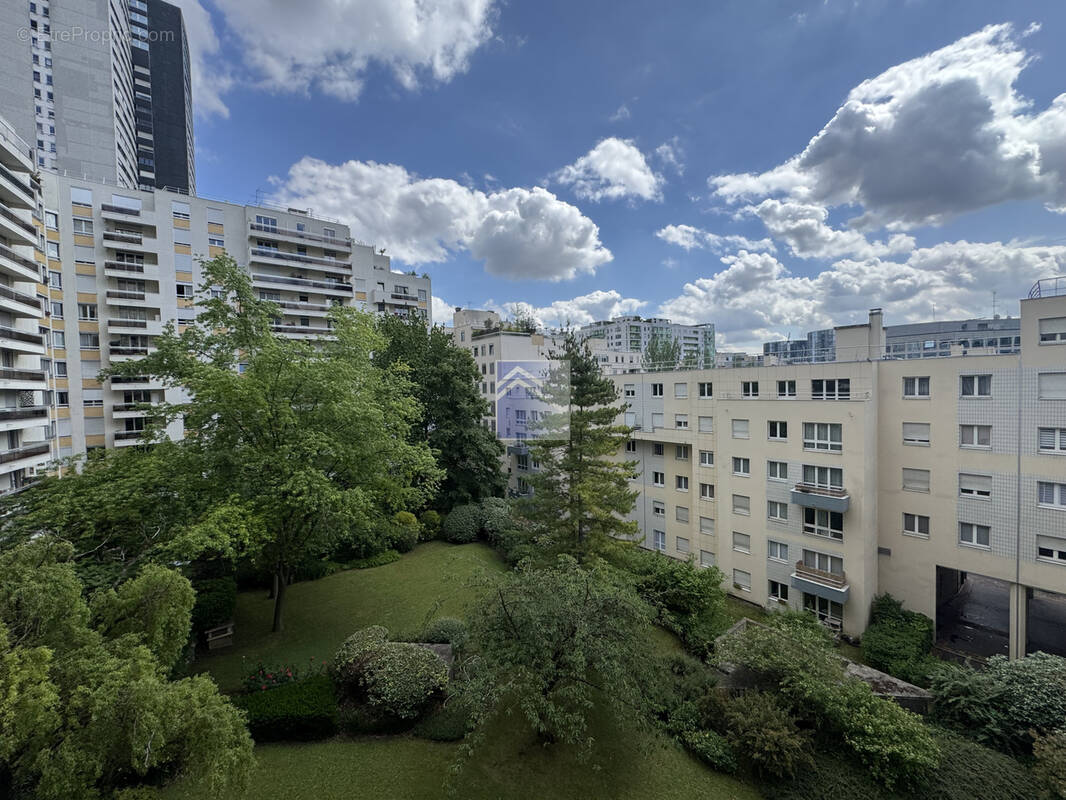 Appartement à COURBEVOIE