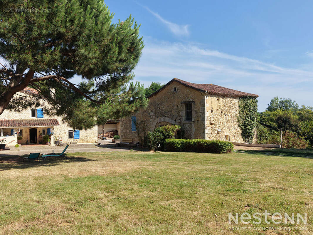 A Vendre Maison en pierre rénovée avec dépendances, piscine et parc arboré sur un hectare - photo 22