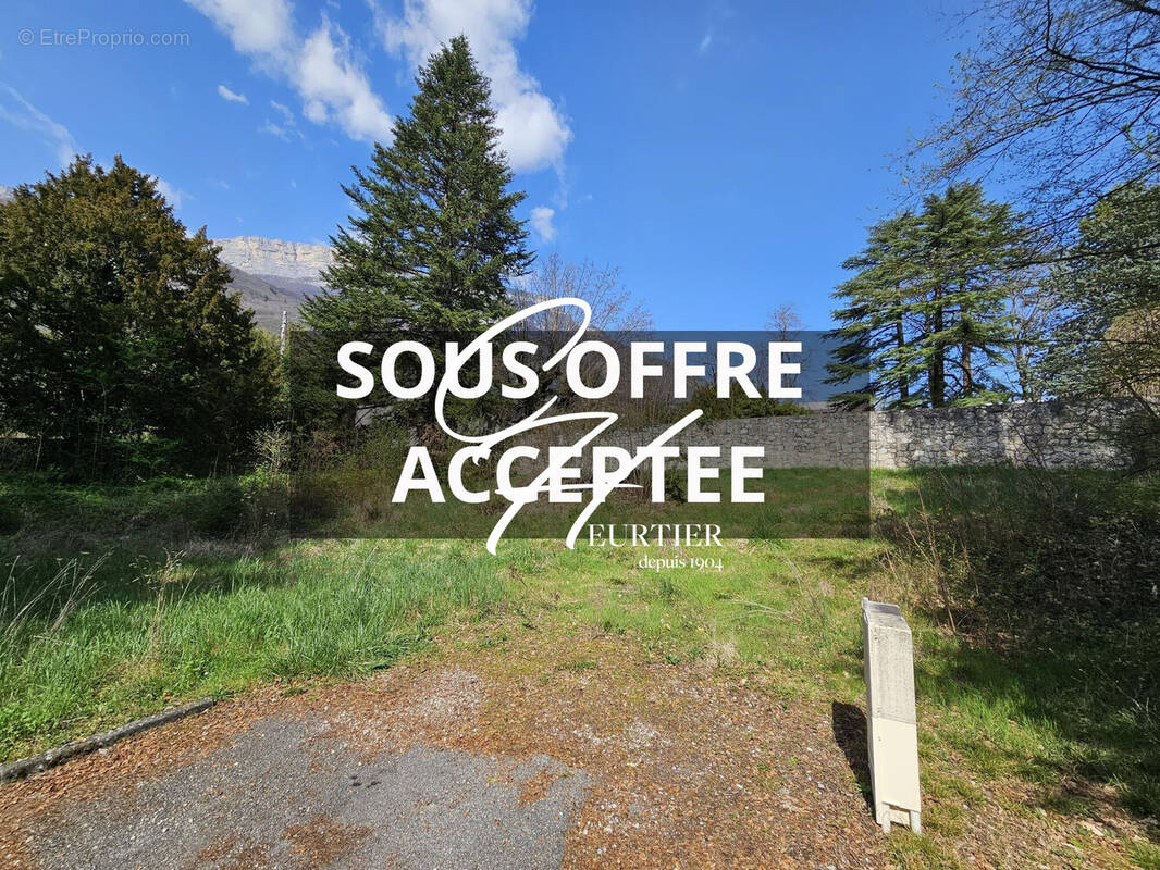 Terrain à CLAIX