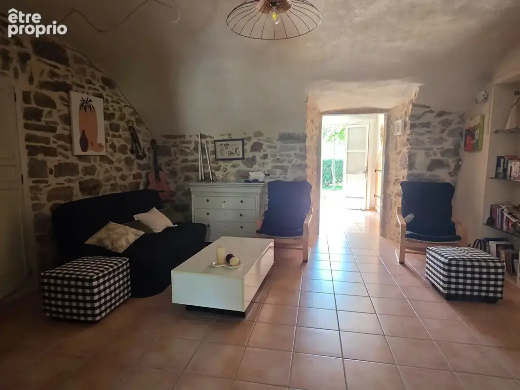 Mas en pierres avec terrain de 2000 m² et piscine - photo 4