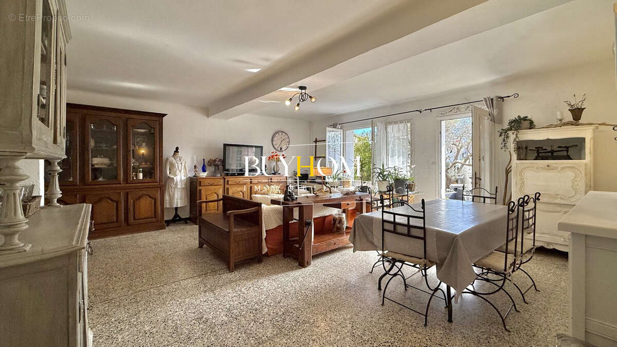 Maison à L'ISLE-SUR-LA-SORGUE